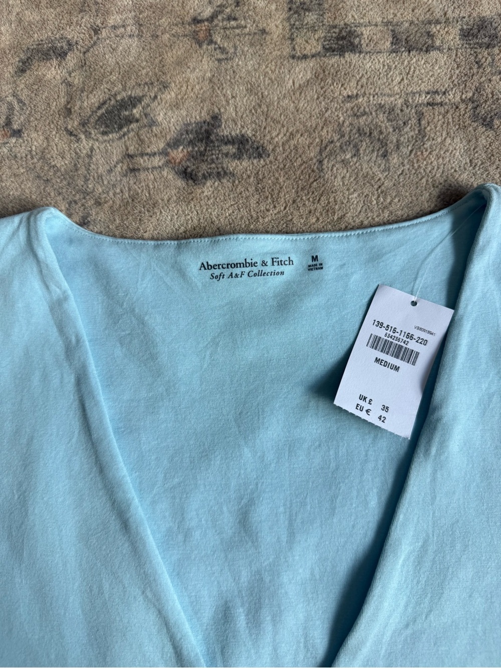 Abercrombie & Fitch Long Sleeve V-Neck Top – Light Blue - Picture 7 of 8